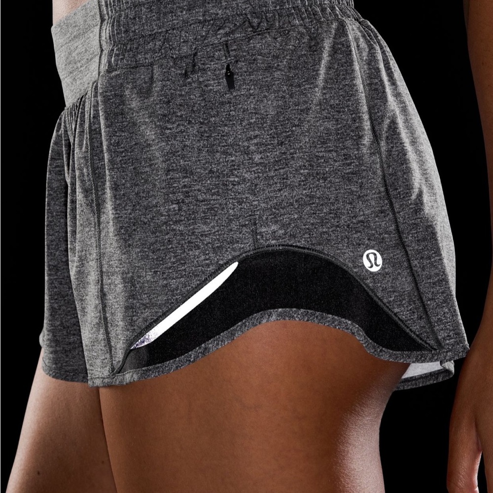 Lululemon hotty hot low rise (mid rise on me) size 4 NWOT